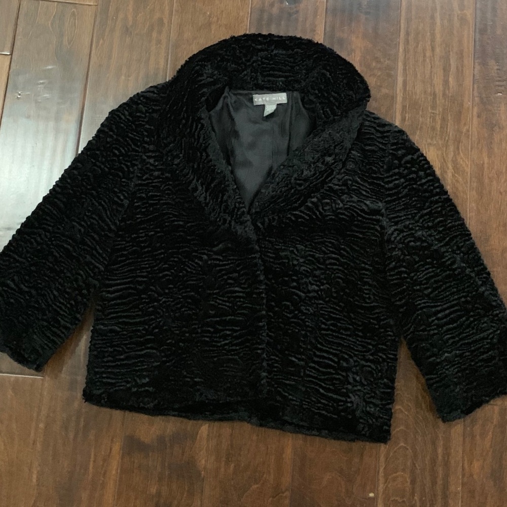 Kate Hill crushed velvet black in color size 6.